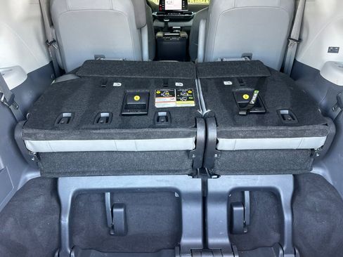Certified 2024 Toyota Sienna XLE FWD image 19