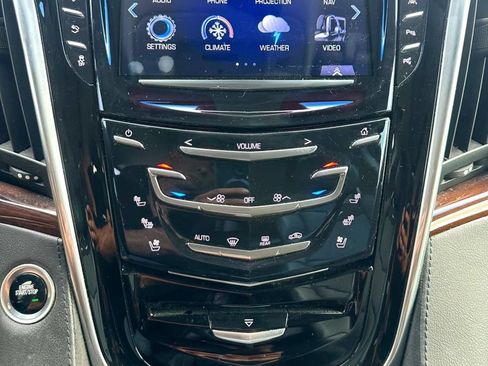 Used 2019 Cadillac Escalade Premium Luxury w/ Escalade Sport Edition AWD/4WD image 25