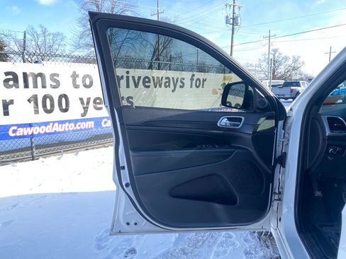 Used 2018 Jeep Grand Cherokee Altitude image 13