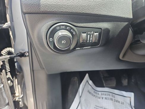 Used 2018 Jeep Compass Latitude AWD/4WD image 13