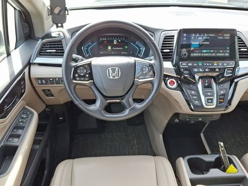 Used 2024 Honda Odyssey Touring image 12