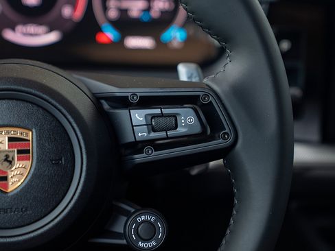 Used 2025 Porsche Cayenne image 8