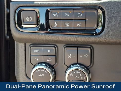 Used 2026 GMC Yukon Denali w/ Sun & Power Step Package AWD/4WD image 9