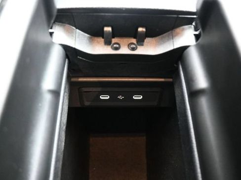 Used 2024 Mercedes-Benz GLB 250 4MATIC image 9