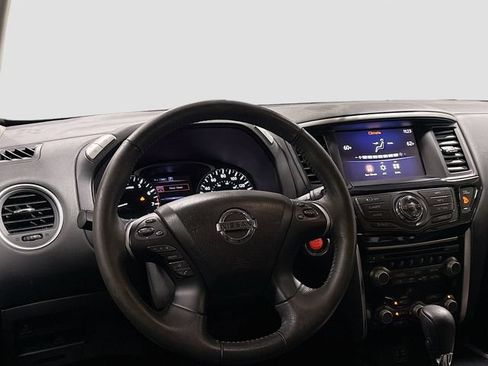 Used 2018 Nissan Pathfinder SV AWD/4WD image 18