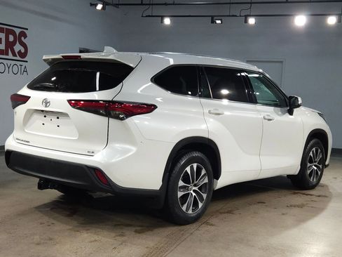 Used 2021 Toyota Highlander XLE image 7
