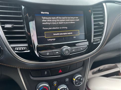 Used 2019 Chevrolet Trax LT w/ LT Convenience Package image 8