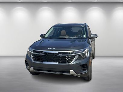 Certified 2025 Kia Seltos EX w/ EX Sunroof Package
