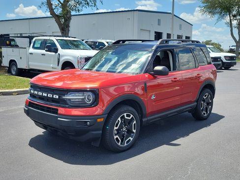 Used 2022 Ford Bronco Sport Outer Banks w/ Tech Package AWD/4WD image 2