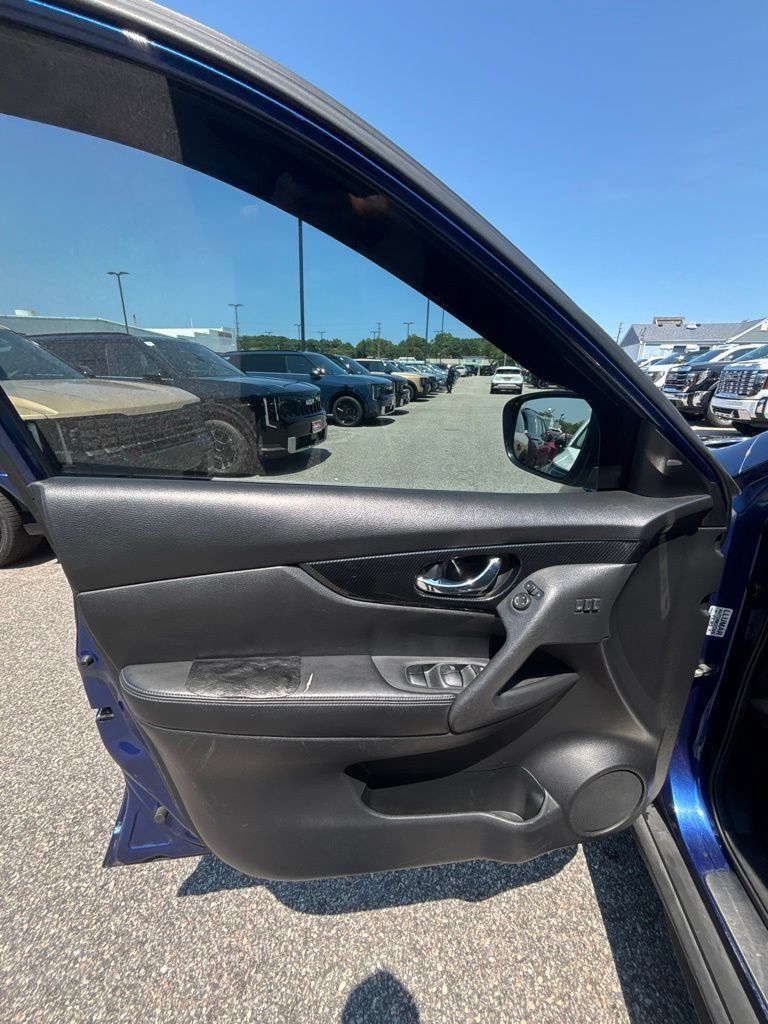 Used 2017 Nissan Rogue SL FWD image 11