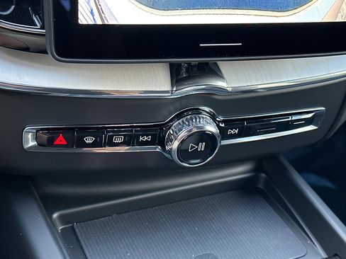 New 2026 Volvo XC60 B5 Ultra image 18