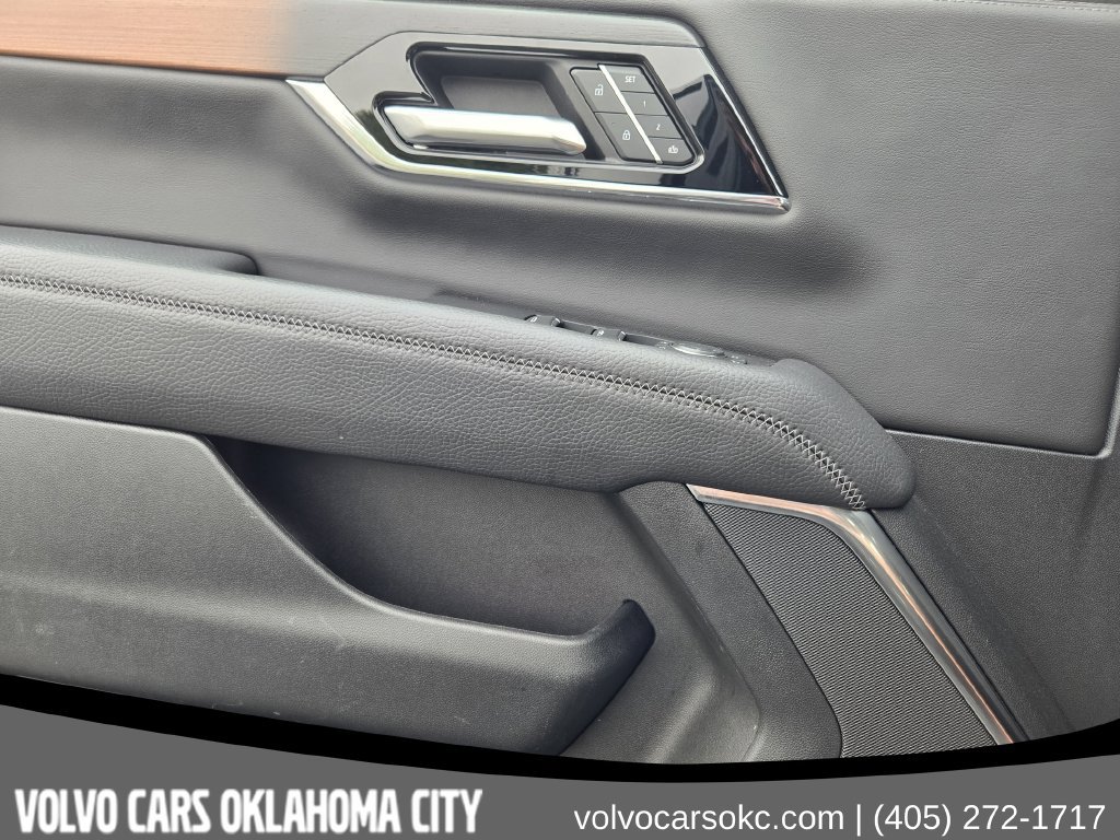 Used 2025 GMC Yukon XL Denali w/ Sun & Power Step Package AWD/4WD image 17