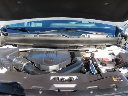 Used 2025 Chevrolet Traverse LT image 37