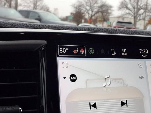 Used 2024 Chrysler Pacifica Touring-L image 5