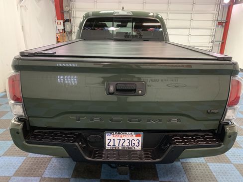 Used 2022 Toyota Tacoma TRD Off-Road w/ Technology Package image 4