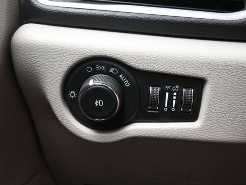 Used 2024 Chrysler Pacifica Touring-L FWD image 14