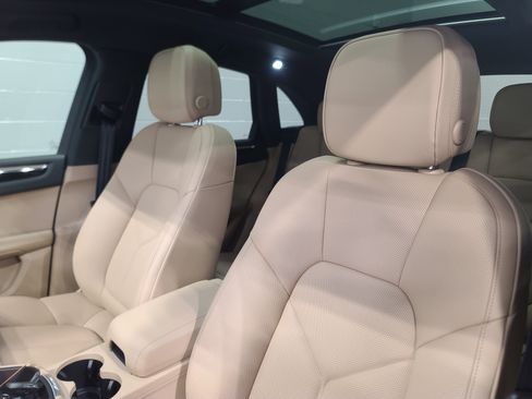 New 2026 Porsche Macan AWD/4WD image 5