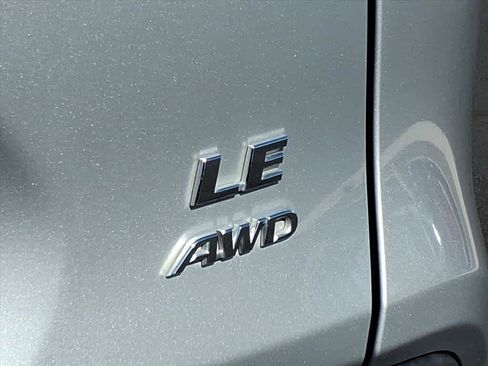 Used 2022 Toyota RAV4 LE image 15