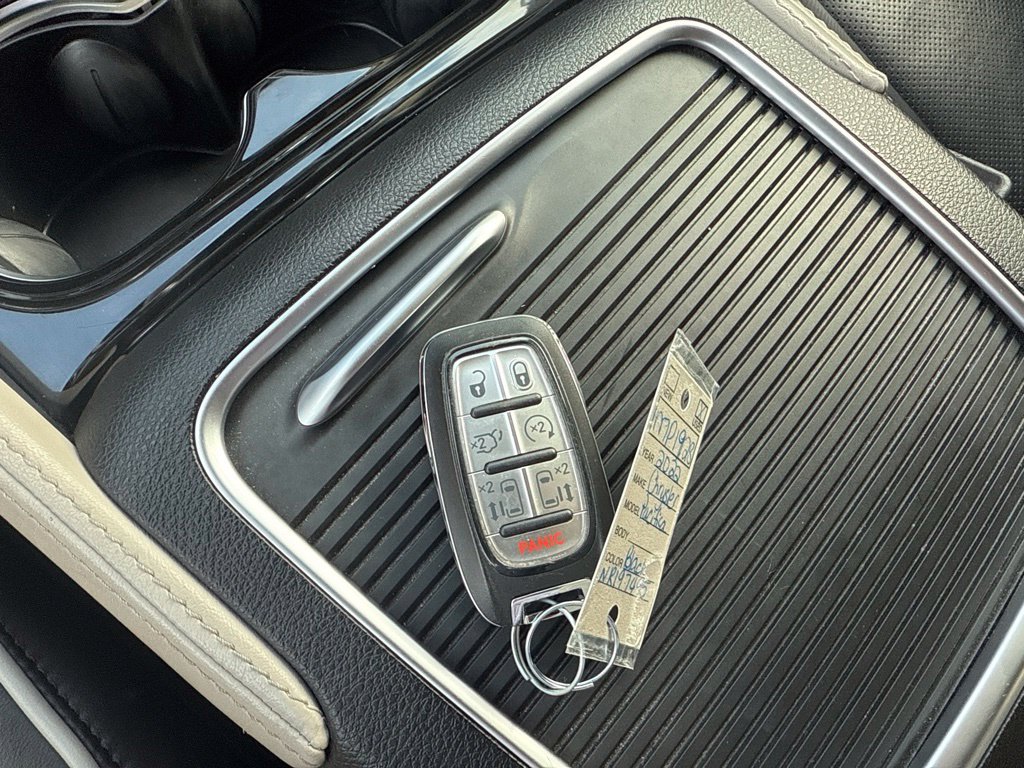 Used 2022 Chrysler Pacifica Limited FWD image 15