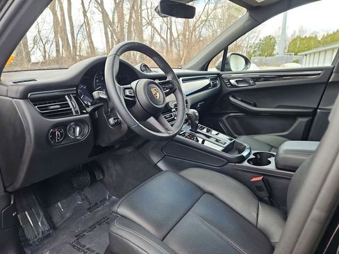 Certified 2025 Porsche Macan Turbo image 11