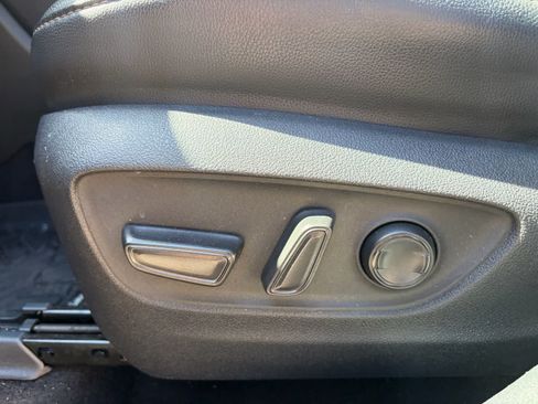 Used 2021 Toyota Highlander XSE FWD image 6
