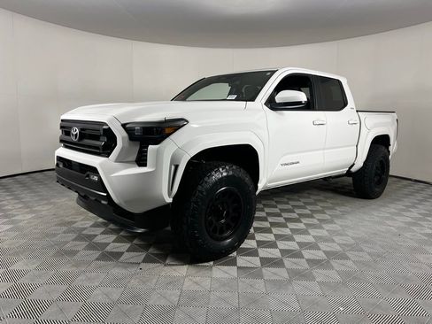 Used 2025 Toyota Tacoma SR5 image 10