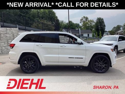 Used 2020 Jeep Grand Cherokee Altitude AWD/4WD image 9