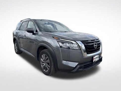 Used 2025 Nissan Pathfinder SV AWD/4WD image 4