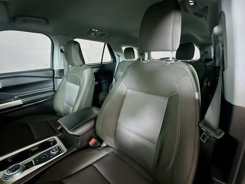 Used 2023 Ford Explorer XLT AWD/4WD image 19