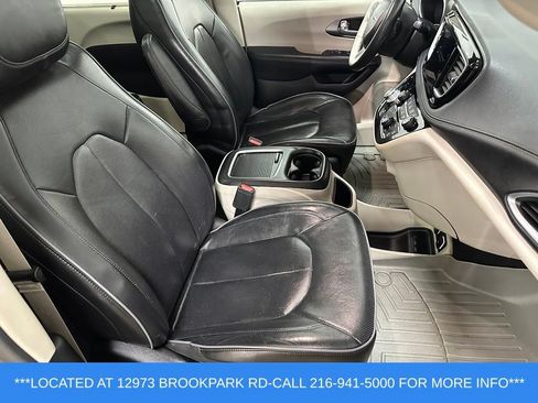 Used 2018 Chrysler Pacifica Limited FWD image 25