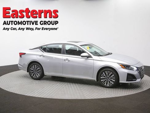 Used 2023 Nissan Altima 2.5 SV w/ SV Premium Package AWD/4WD image 50