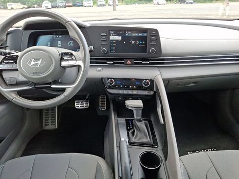 Certified 2025 Hyundai Elantra Sport FWD image 10