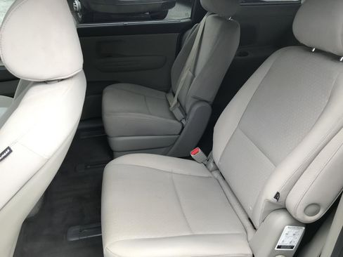 Used 2016 Kia Sedona LX w/ LX Convenience Package FWD image 17