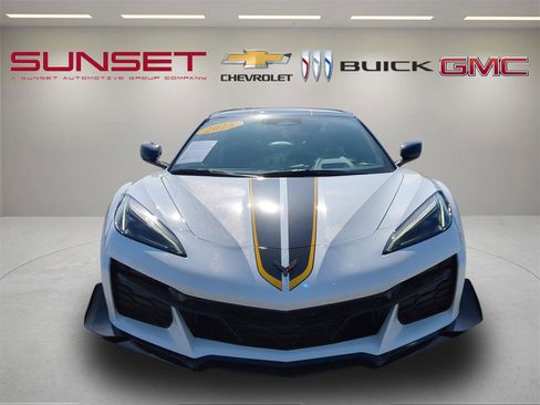 Used 2025 Chevrolet Corvette Z06 image 3