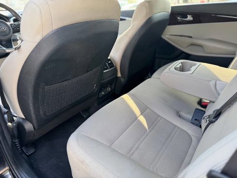 Used 2016 Kia Sorento FWD image 16