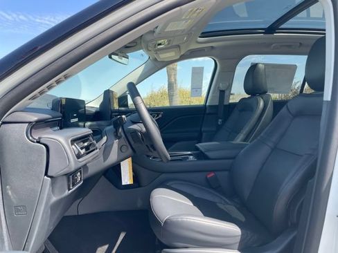 New 2026 Lincoln Aviator AWD image 22