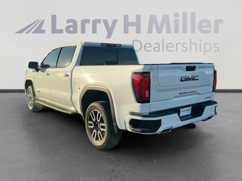 Used 2025 GMC Sierra 1500 AT4 w/ Technology Package AWD/4WD image 3