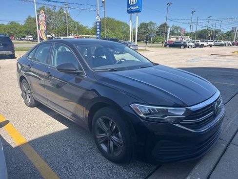 Used 2022 Volkswagen Jetta SE FWD image 3