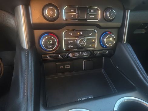 Used 2024 Chevrolet Suburban LT image 16