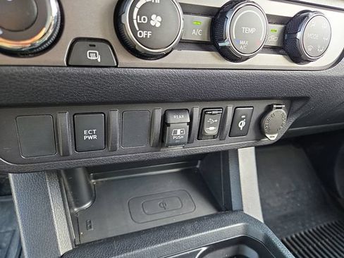 Used 2019 Toyota Tacoma TRD Off-Road AWD/4WD image 25