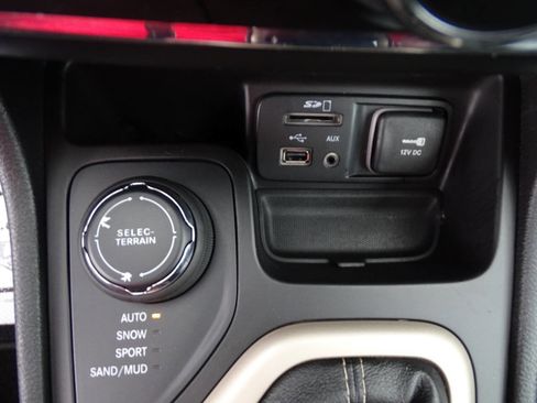Used 2018 Jeep Cherokee 4WD Limited w/ Luxury Group w/ Luxury Group image 37