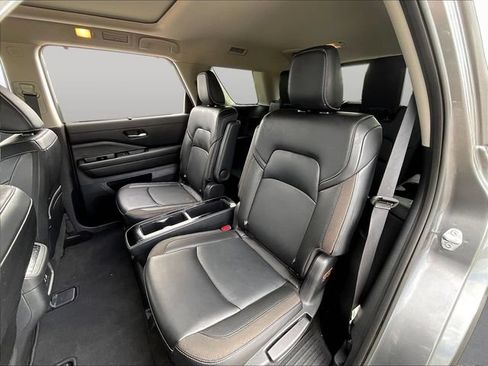 Used 2024 Nissan Pathfinder SL w/ SL Premium Package FWD image 24