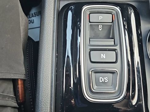 Used 2025 Honda Pilot EX-L image 17