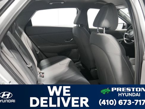Used 2023 Hyundai Elantra SEL w/ Convenience Package image 17