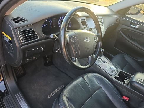 Used 2013 Hyundai Genesis 3.8 w/ Technology Pkg image 10