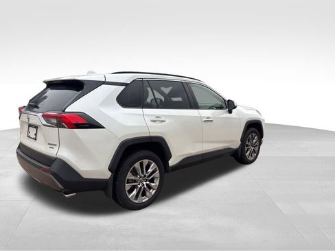 Used 2019 Toyota RAV4 Limited image 3