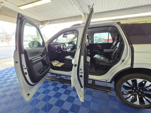 Used 2025 Ford Expedition Platinum w/ Driver's Package image 23