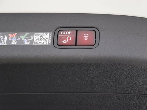 Certified 2026 Mercedes-Benz GLC 300 image 29