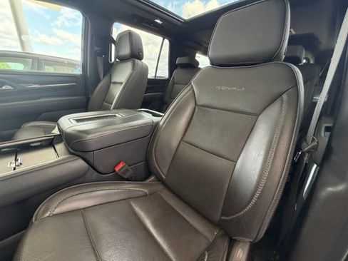 Used 2022 GMC Yukon Denali w/ Denali Premium Package RWD image 25