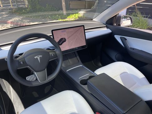 Used 2022 Tesla Model Y Performance AWD/4WD image 5